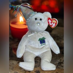 🎉✨ TY June Birthday Beanie Baby – Party Hat – White Sparkle Bear – 2002 ✨🎉